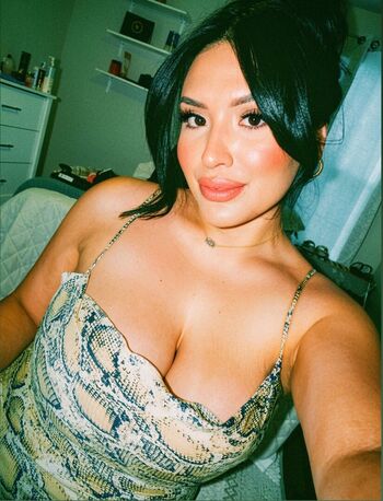 Full leaked Adriannaledesma private onlyfans photo