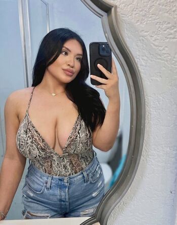 Full leaked Adriannaledesma private onlyfans photo