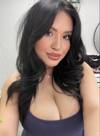 Full leaked Adriannaledesma private onlyfans photo