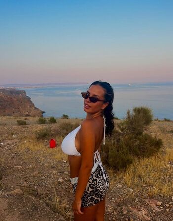 Full leaked Albaagdiazz private onlyfans photo