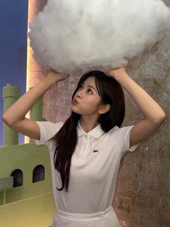 An Yujin 안유진 |