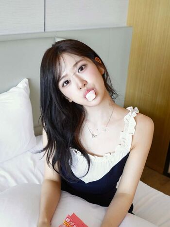 An Yujin 안유진 |