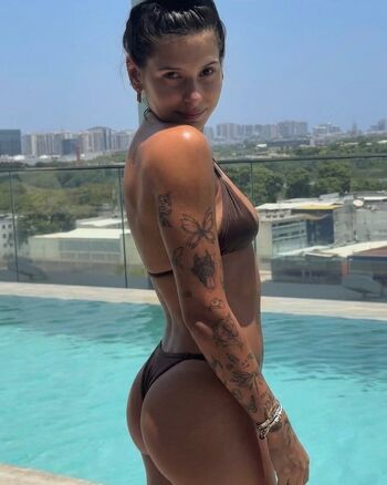 Ana Castela