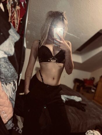 Full leaked Annika mlleer private onlyfans photo