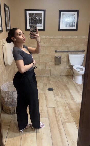 Full leaked Arigxnzalez private onlyfans photo
