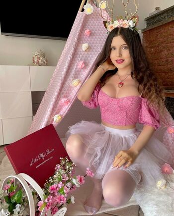 Full leaked Arual bloom page private onlyfans photo