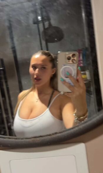 Full leaked Arwen private onlyfans photo