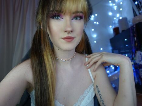 Full leaked Emma ryliee/ private onlyfans photo