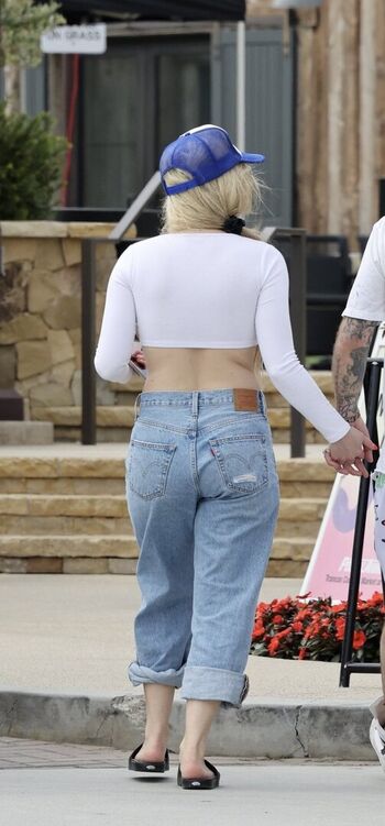 Full leaked Avril lavigne private onlyfans photo