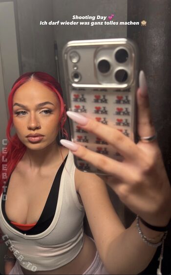 Full leaked Badmomzjay page private onlyfans photo