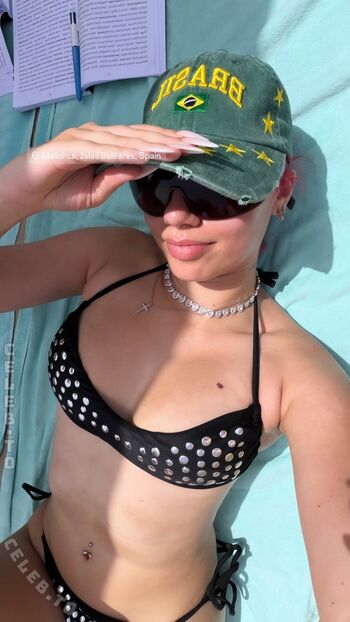Full leaked Badmomzjay page private onlyfans photo