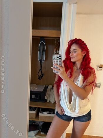Full leaked Badmomzjay private onlyfans photo