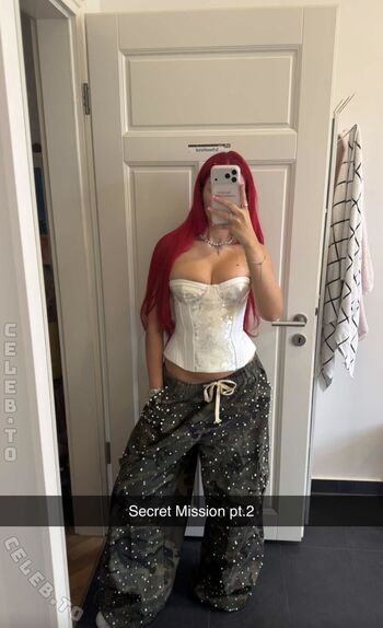 Full leaked Badmomzjay private onlyfans photo