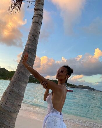 Full leaked Bella hadid private onlyfans photo
