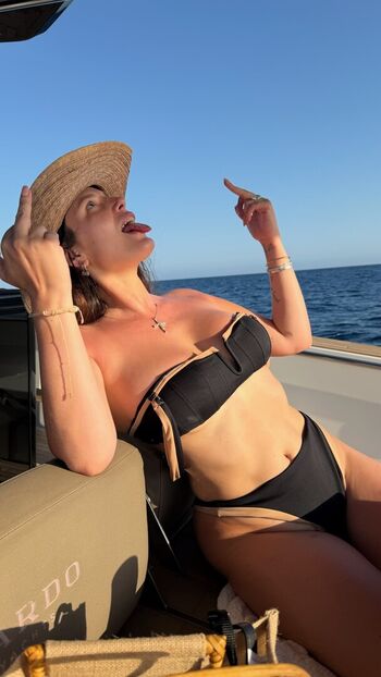 🔥 Bella thorne leaked private photo uncensored full