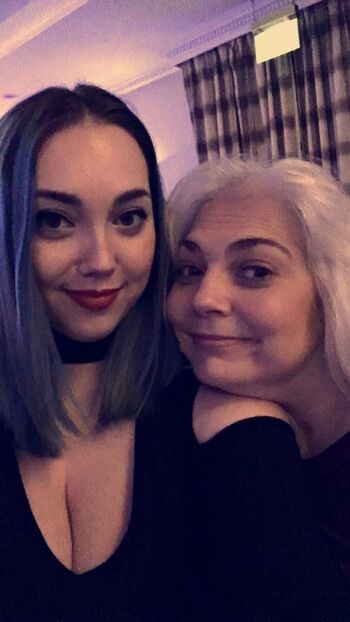 Charlott3Rose