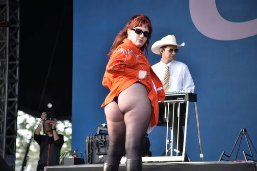 Full leaked Curvy milf/ private onlyfans photo