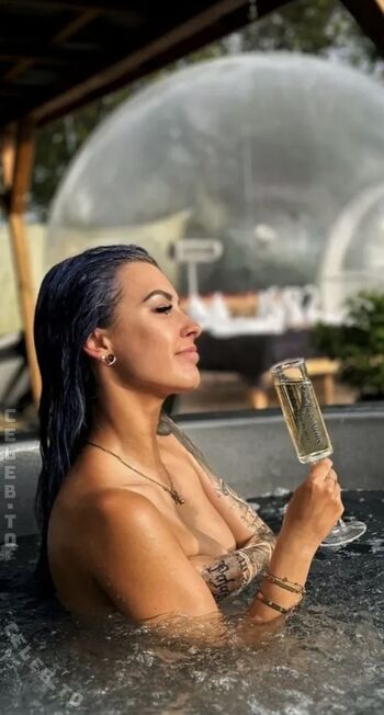 Full leaked Crx lady private onlyfans photo