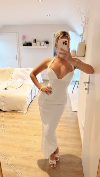 Full leaked Curlyxox private onlyfans photo