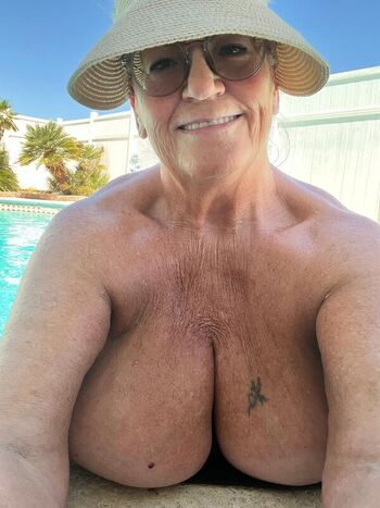 Full leaked Curvycarolina private onlyfans photo