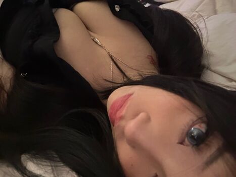 Full leaked Cwuddlemeplz private onlyfans photo