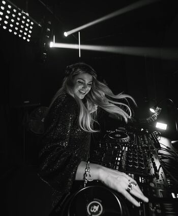 DJ Jeny Preston