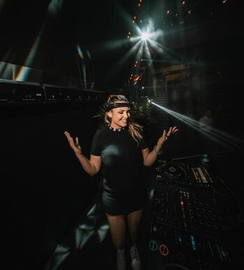 DJ Jeny Preston