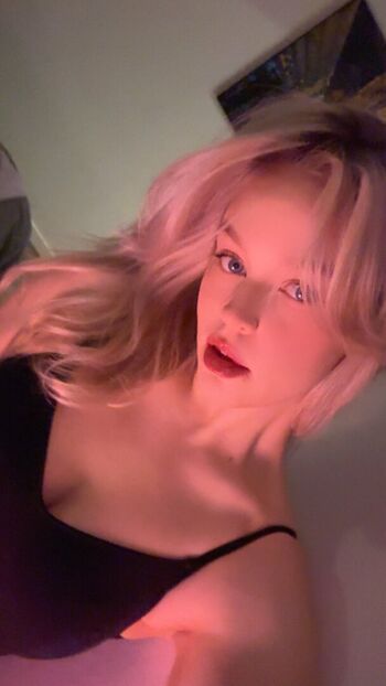 Full leaked Elinajasmin private onlyfans photo