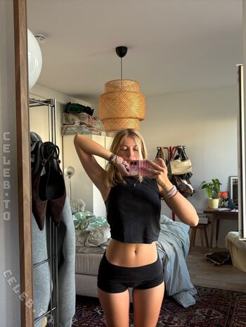Full leaked Ella kania private onlyfans photo