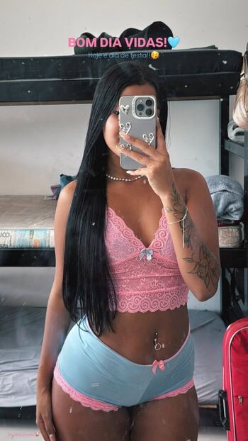 emillyvazof
