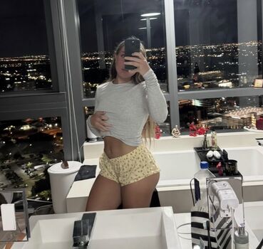 Full leaked Emily mangler private onlyfans photo