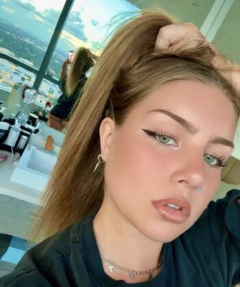 Full leaked Emily mangler private onlyfans photo