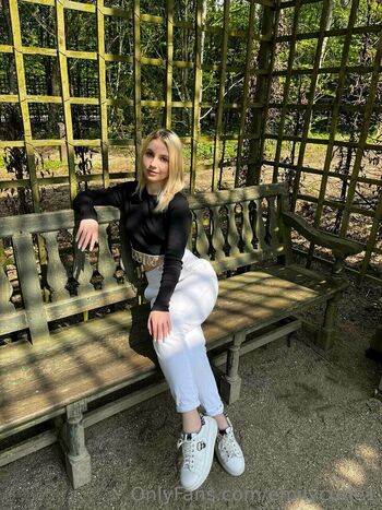 Full leaked Emilycutie private onlyfans photo