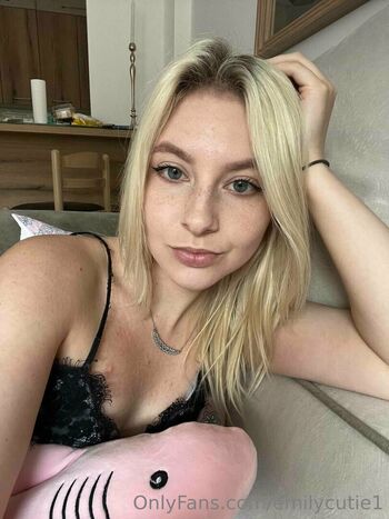 Full leaked Emilycutie private onlyfans photo