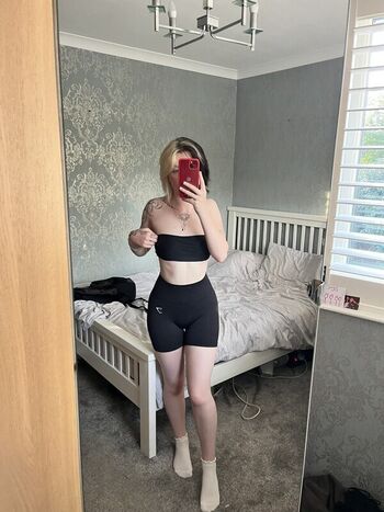 Full leaked Emzeeni private onlyfans photo