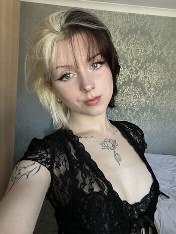 Full leaked Emzeeni private onlyfans photo