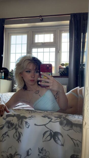 Full leaked Emzeeni private onlyfans photo