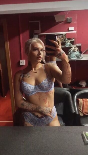 Full leaked Emzlouxo private onlyfans photo