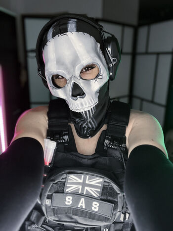 Ezy Summers Cosplay