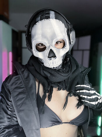 Ezy Summers Cosplay