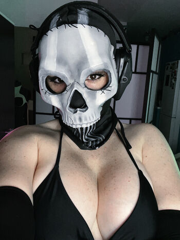 Ezy Summers Cosplay