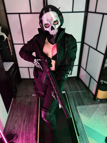 Ezy Summers Cosplay
