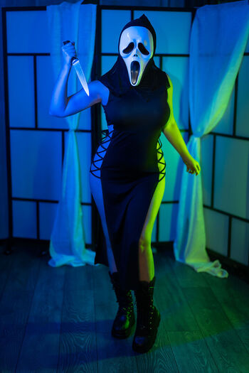 Ezy Summers Cosplay