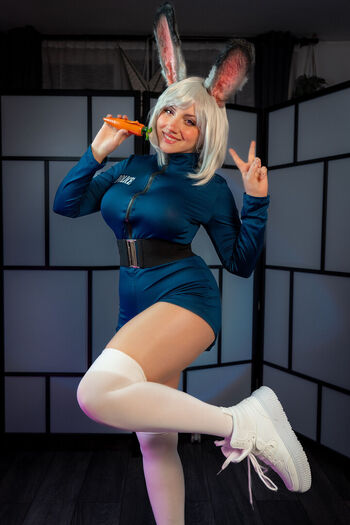 Ezy Summers Cosplay