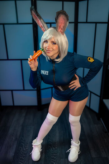 Ezy Summers Cosplay