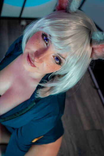 Ezy Summers Cosplay