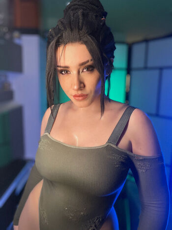Ezy Summers Cosplay