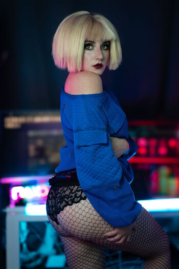 Ezy Summers Cosplay