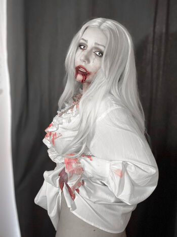 Ezy Summers Cosplay
