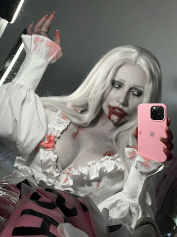 Ezy Summers Cosplay